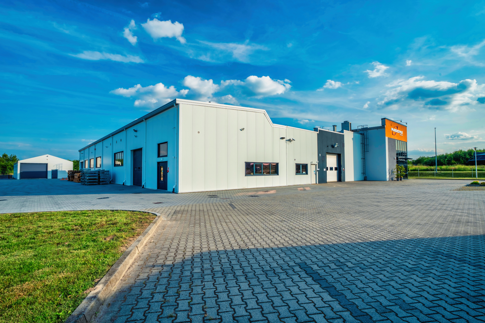 Zdjęcie przedstawiające nowo dobudowaną halę